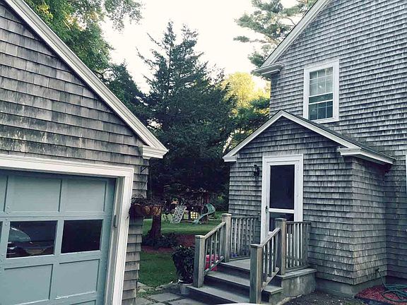 Side entrance to kitchen