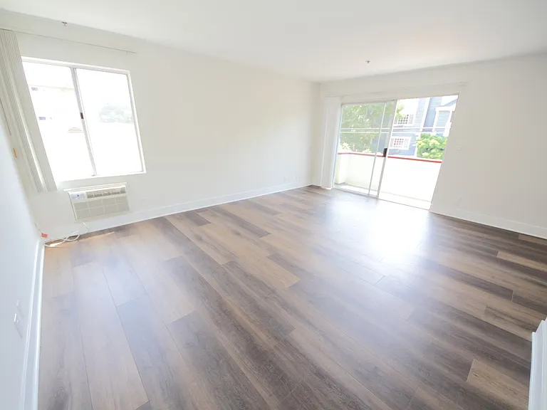 10615 Rose Ave — Photo 14