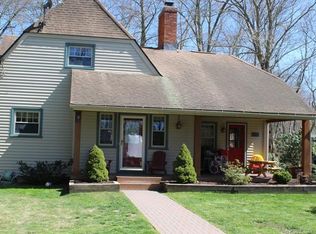 230 Roxbury Rd, Niantic, CT 06357