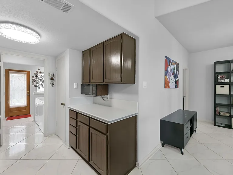 35 Lakeview Vlg — Photo 9