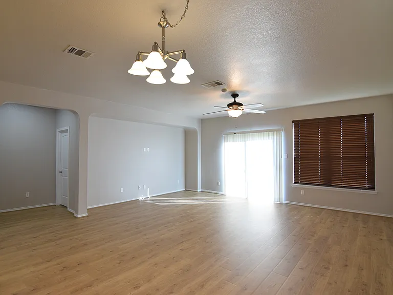 823 Tumbleweed Trl — Photo 8