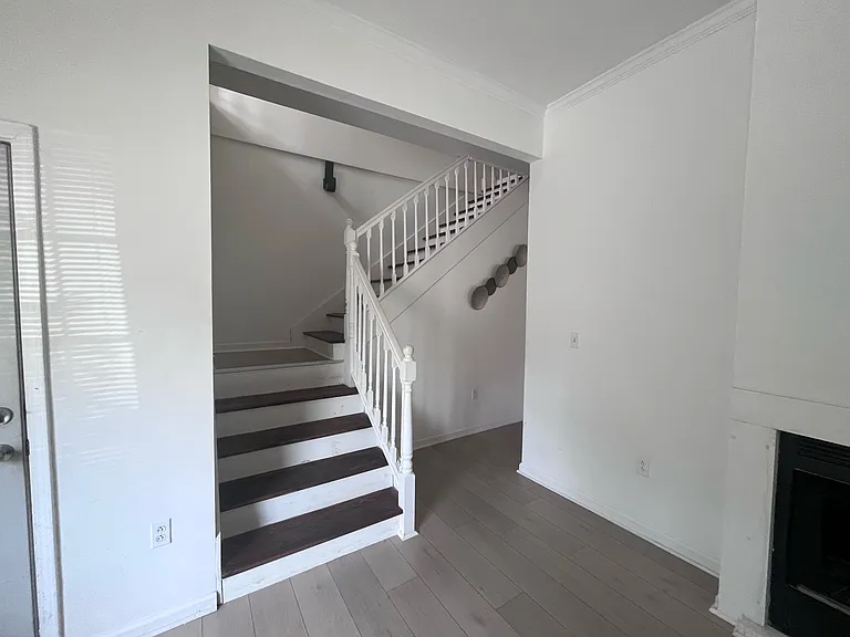 2420 Albion St — Photo 5