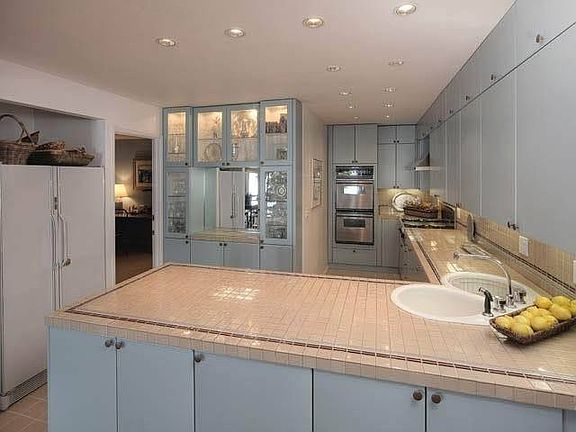 3rd image of 475 Lakeshore Blvd #1