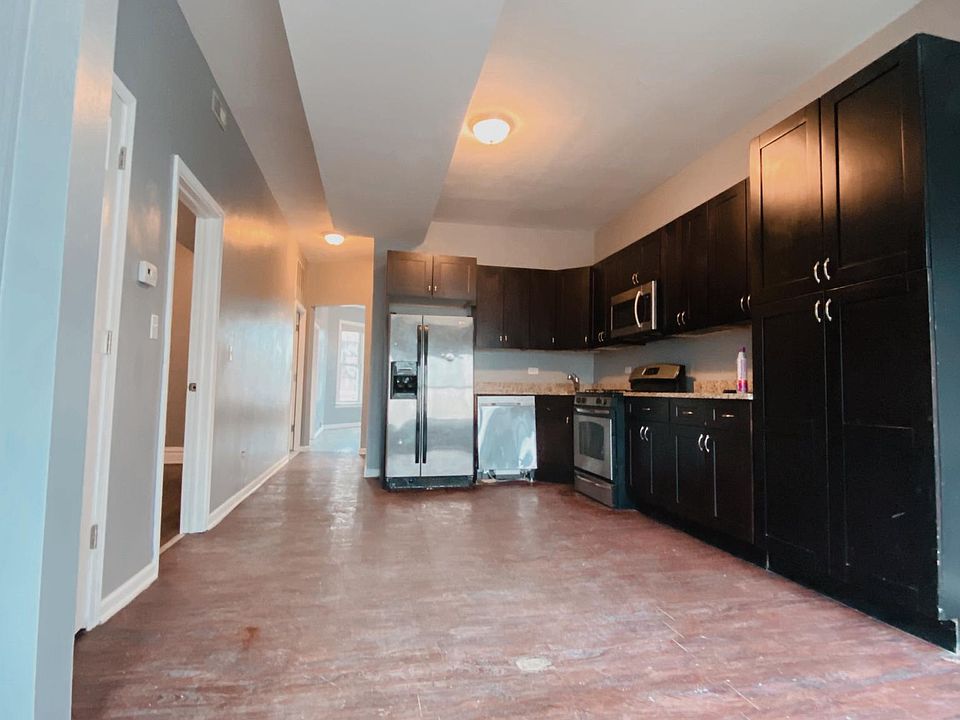 1st image of 2302 N Hamlin Ave #2N