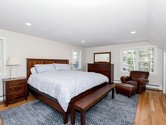 5th image of 34 Pine Hill Ln