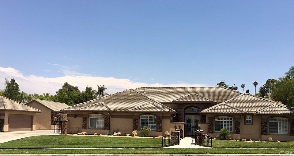 1st image of 2821 Palmetto Ln
