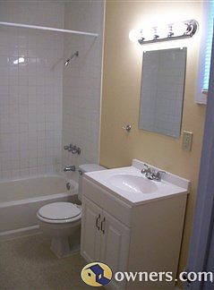 upsatirs units bathroom