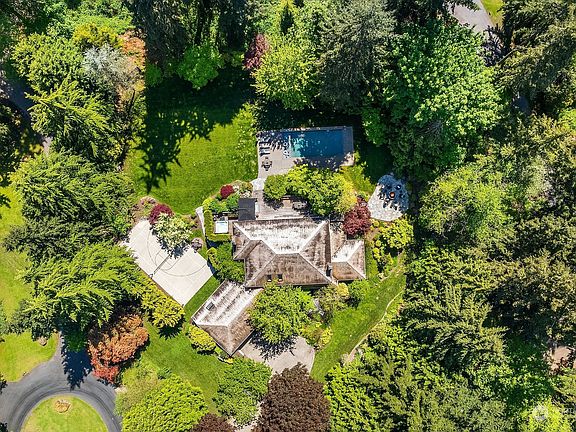 2nd image of 2619 208th Avenue SE