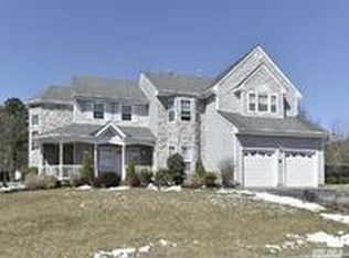 18 Brayton Ct N, South Setauket, NY 11720