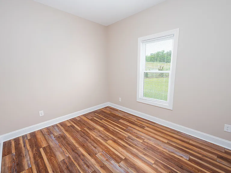 136 Macdonald Blvd — Photo 15
