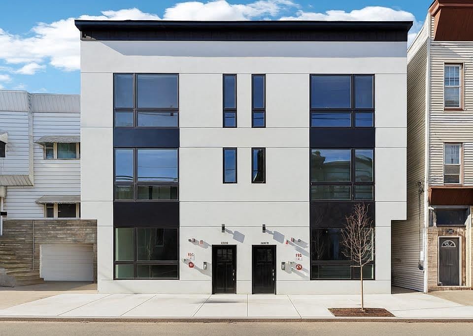 1st image of 1003 Summit Ave