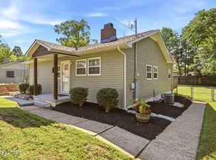 104 Tucker Rd, Oak Ridge, TN 37830