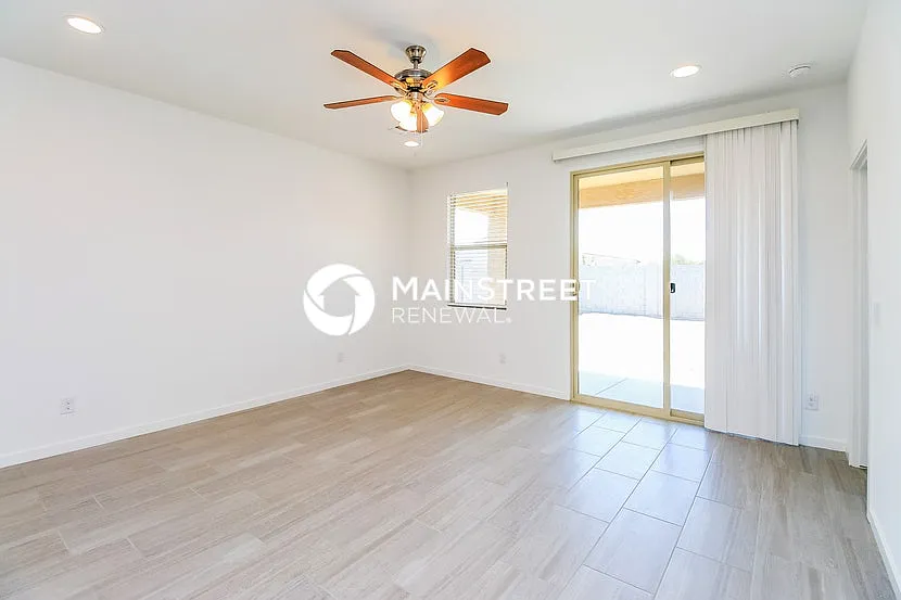 3723 E Sandoval Dr — Photo 2