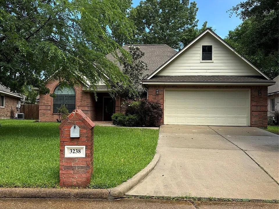 3238 Glenforest Rd