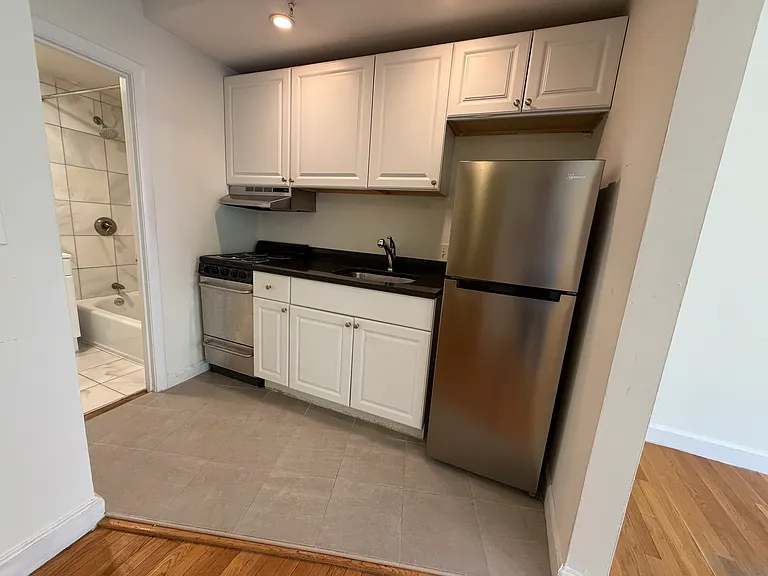 525 Beacon St #11 — Photo 7