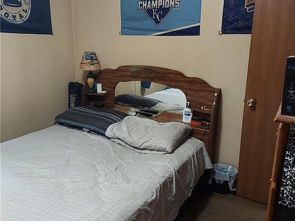 3rd image of 1300-1301 La Chateau Dr