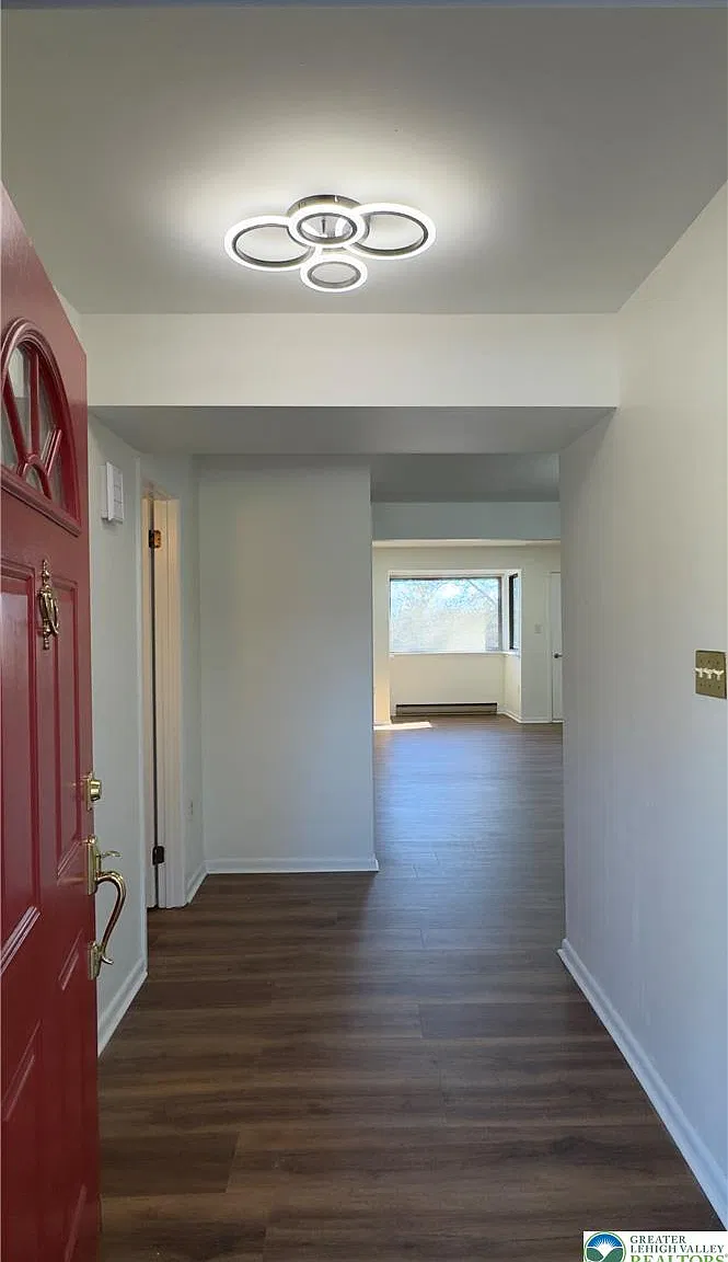 3 bed, 4.0 bath, 1860 sqft, $2,490 — Photo 4