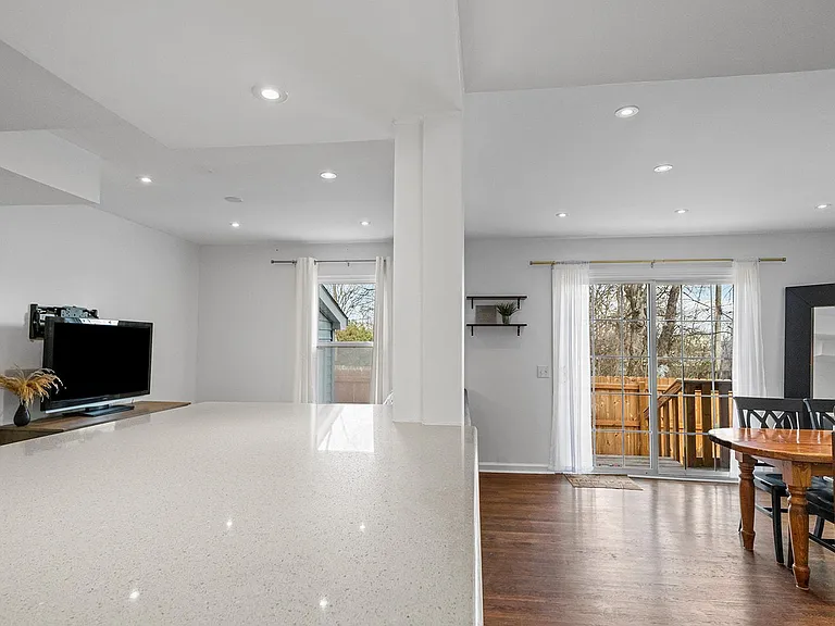 209 Errol Ln — Photo 11