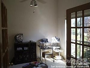 4th image of 9007 Foxland Dr
