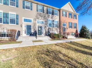 1499 Deer Pointe Dr, South Elgin, IL 60177