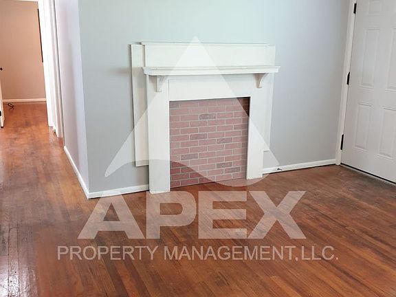 4th image of 2628 Truman Ave