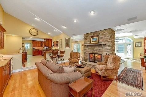 5th image of 4 Wood Hollow Ln