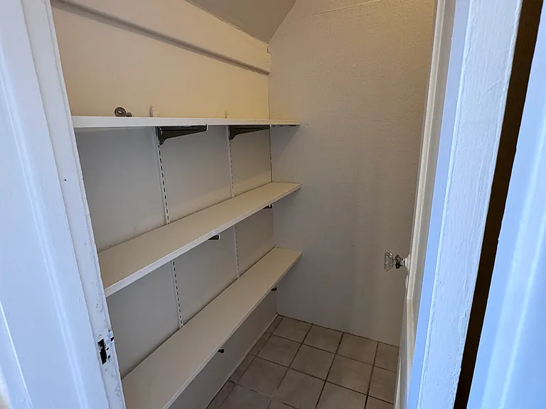 4 Canterbury Rd #3 — Photo 8