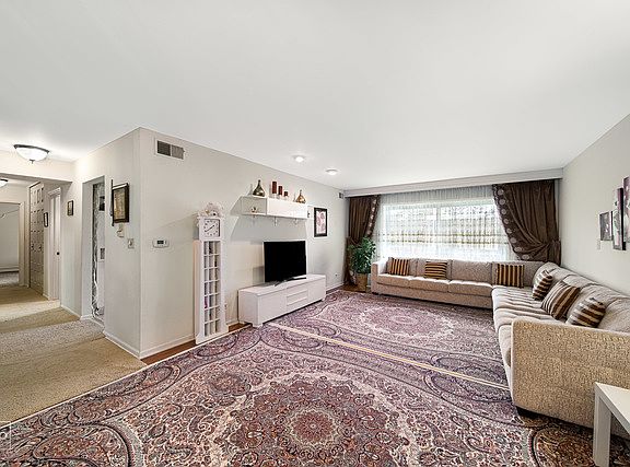 3rd image of 4840 Foster St APT 212