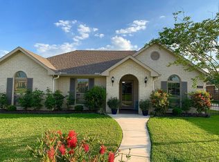 6830 Davy Crockett Dr, Manvel, TX 77578