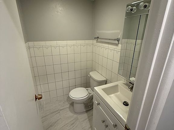 2nd image of 724 W Gordon Ter #108