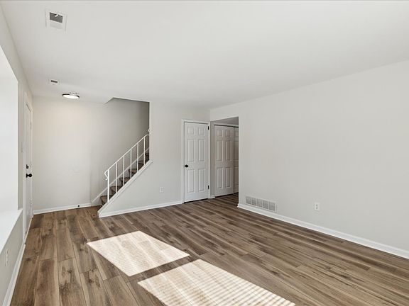 4th image of 118 S Franklin Ave #B