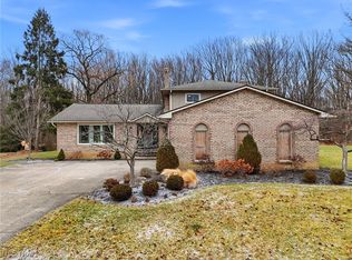 9249 Oxford Trl, Brecksville, OH 44141