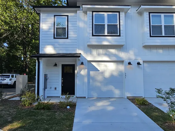 241 Townhome Ln, Southern Pines, NC 28387