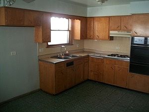 3rd image of 104 Diversey Ave