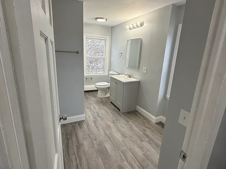 127 Henry St #C — Photo 6