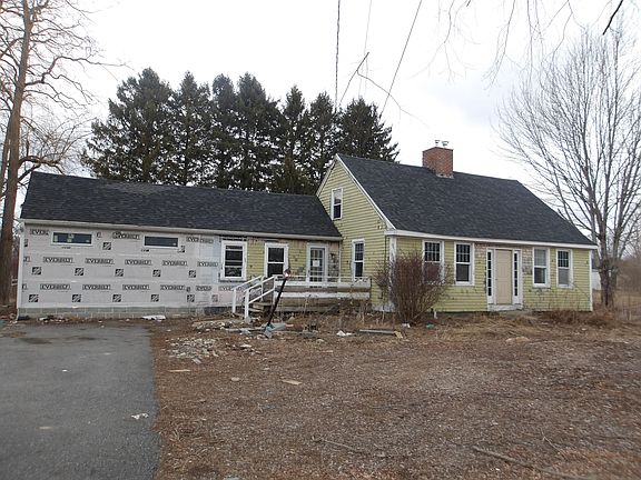 3rd image of 616 Old County Road