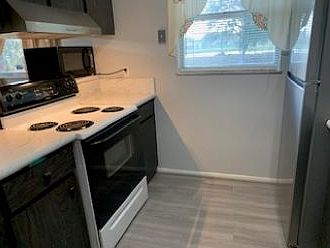 3rd image of 207 Terry Ln