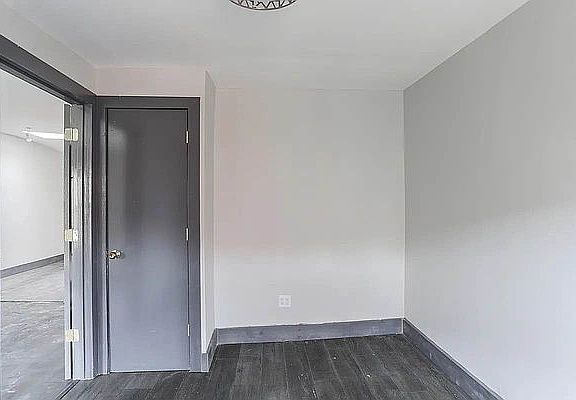 4th image of 105 Vernon Ave #3A