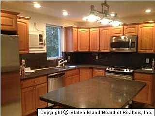 4th image of 296 Melba St