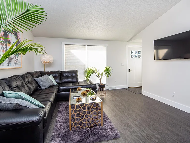 3356 Rennie St — Photo 7