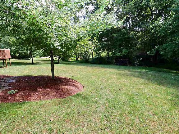3rd image of 10051 Deepwood Ct