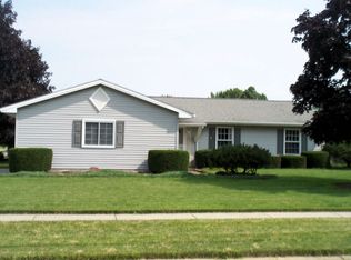 5582 London Dr, Youngstown, OH 44515