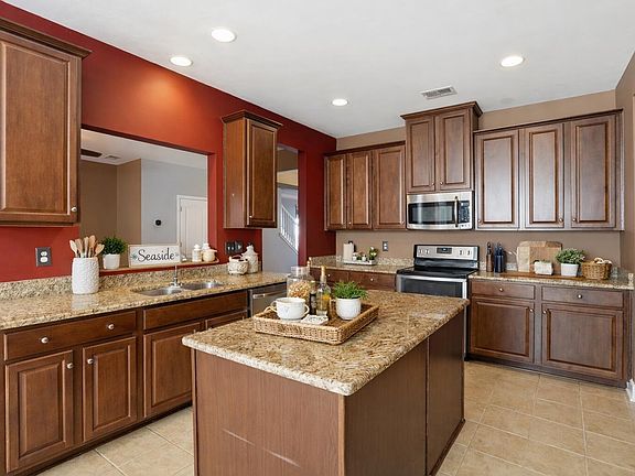 5th image of 225 Berwick Dr