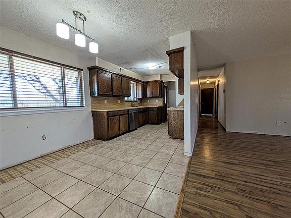 5th image of 126 Pickard Dr