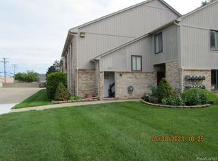 16159 Clarkson Dr, Fraser, MI 48026