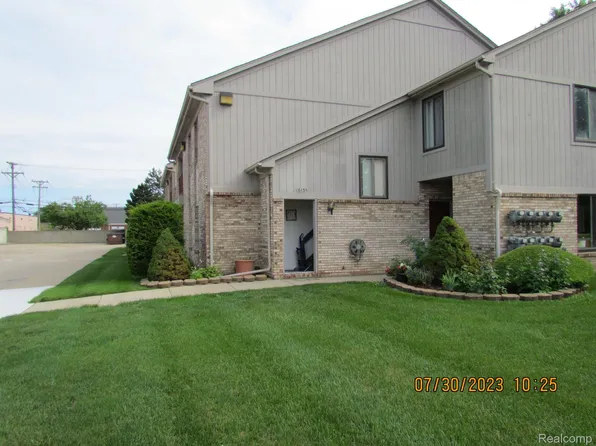 16159 Clarkson Dr, Fraser, MI 48026