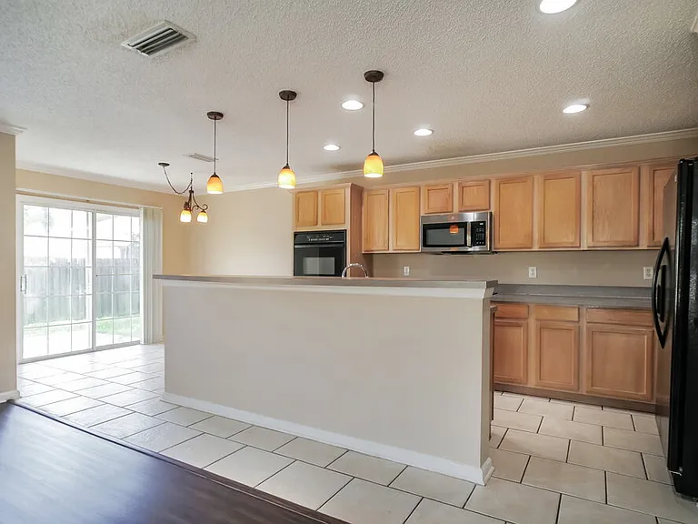 1417 Heather Ct — Photo 6