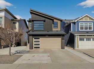 220 S Evansborough Way NW, Calgary, AB T3P 0N9