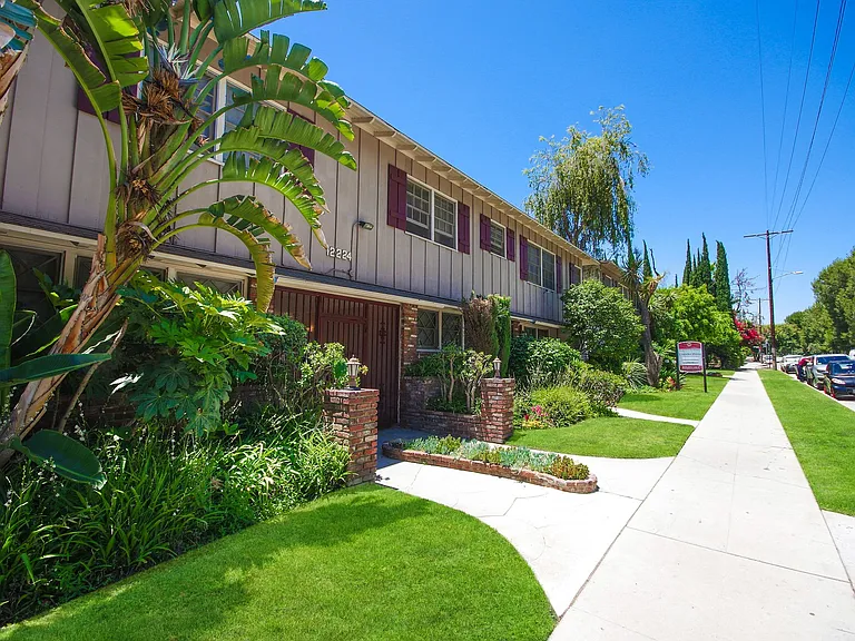12224-34 Chandler Blvd — Photo 30