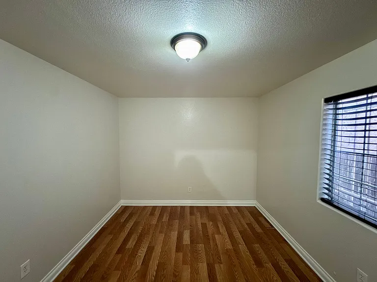 10524 S Avalon Blvd — Photo 15